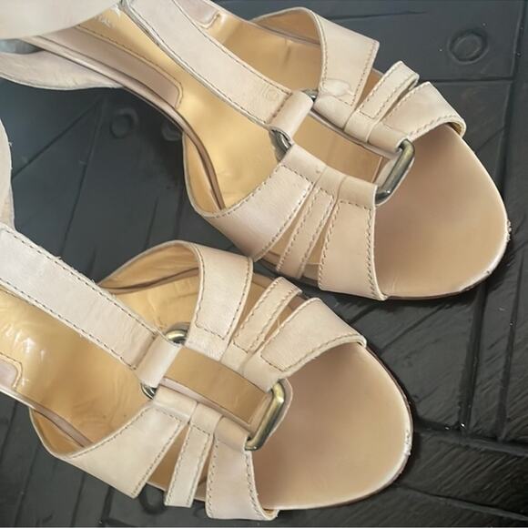 Vía Espiga Heels - Picture 2 of 14